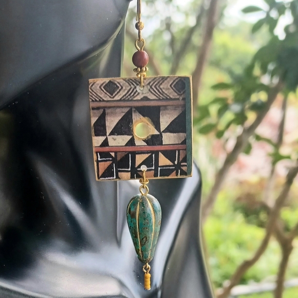 Square with Circle Paper Earrings - Picture 2 of 4